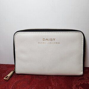 Daisy By Marc Jacobs Faux White Leather Zip Up Wallet Pouch